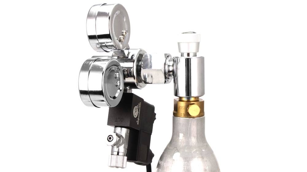 Kiristä co2-säädin sodastream-adapteriin