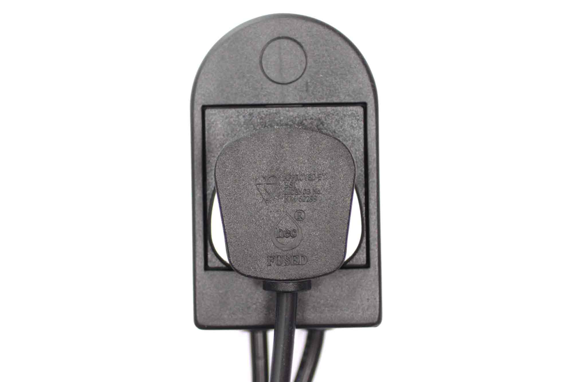 Kytke solenoidi ohjaimen lähtöpistokkeeseen