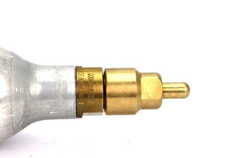 Hambleton Bard injektori kytketty SodaStream-sylinteriin