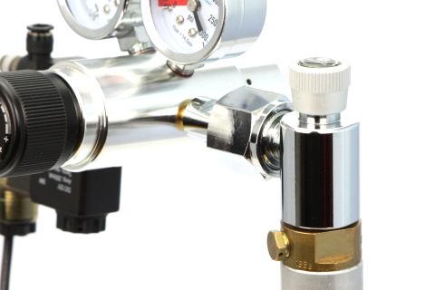 Australialainen SodaStream SodaClub kiinnitetty kaasusäätimeen