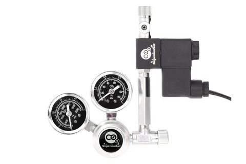 Kuva 57 mm: n laajennusliittimestä solenoidiin neulaventtiilillä.